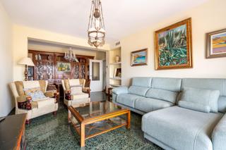 Location Appartement à Centro. Piso de 3 dormitorios en el paseo de almeria