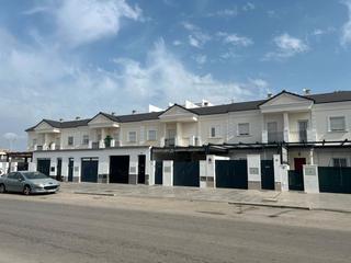Casa adossada a Palacios y Villafranca (Los). Venta de casa en los palacios