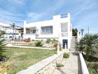 Chalet  Estación  ( urb. montimar roquetes). Chalet a 2 km del casco urbano de peñiscola