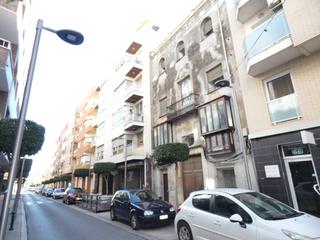 Pis  Santisimo cristo del mar. Viviendas en edificio singular de estilo antigo