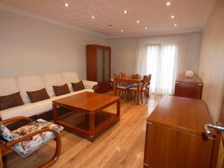 Apartament  Sant isidre. Piso muy amplio de 4 dormitorios y 2 baños