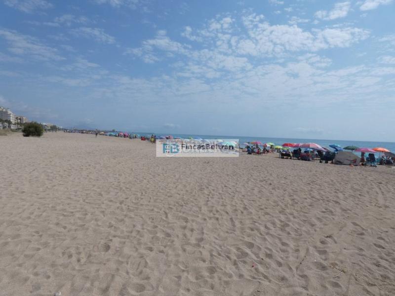 Foto a1a1c25d-8413-46cd-8f7c-598f8972af03. Casa adossada amb aparcament a Playa Norte Peñíscola