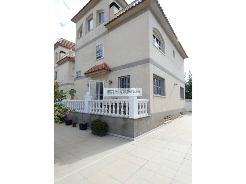 Foto fd0824f7-35c0-4477-8aba-dcd4ad899d4e. Chalet avec parking dans Papa Luna - Platja del Gurugú Benicarló