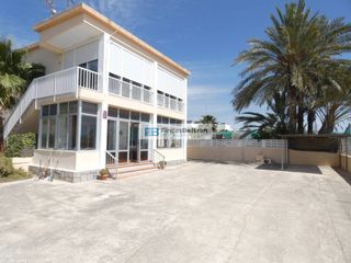 Apartament  Calle partida solaes. Magnífica vivienda con jardín privado frontal al mar