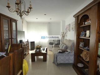 Appartamento  Calle dels llauradors. Piso con tres dormitorios y plaza de parking.