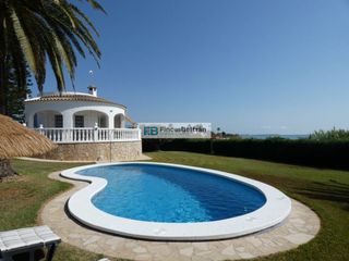 Chalet  Calle agua de oliva. Chalet en primera linea de mar