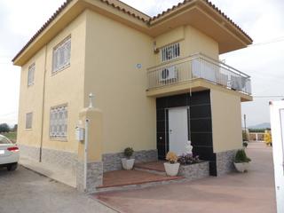 Chalet à Pueblo. Finca de 6.600 m2 con vivienda de 140 m2  a 2 km.  del casco urb