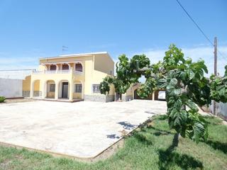 Chalet  Proyecto. Amplio chalet a 1 km. del casco urbano de vinaroz