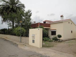 Xalet a Pueblo. Chalet con parcela de 870m2 cerca del casco urbano.