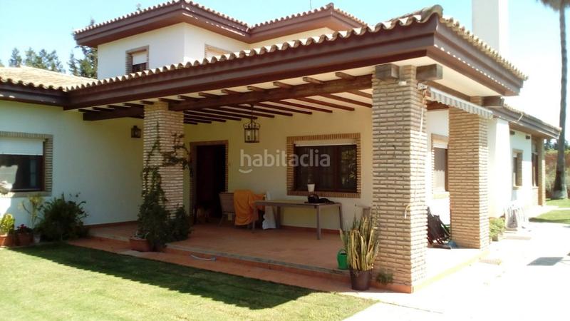 Foto e8656c5f-0d35-4794-be74-f71e2d123813. Chalet with parking pool in Las Lagunas - Campano Chiclana de la Frontera