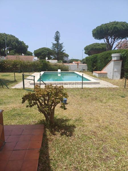 Foto 3ca70e3d-ee6c-49bc-9c6d-058b474165fe. Xalet amb aparcament piscina a Los Gallos Chiclana de la Frontera