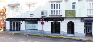 Lloguer Local Comercial a Núcleo urbano. Moderno local comercial