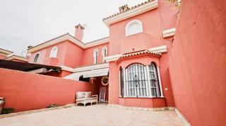 Casa adossada en Ncleo urbano. Chalet unifamiliar en mayorazgo alto  zona tranquila y muy cotiz