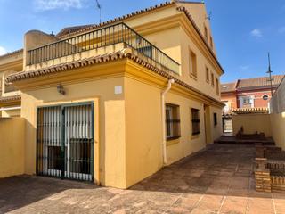 Casa adossada a Los Pacos. Adosado en esquina en los pacos
