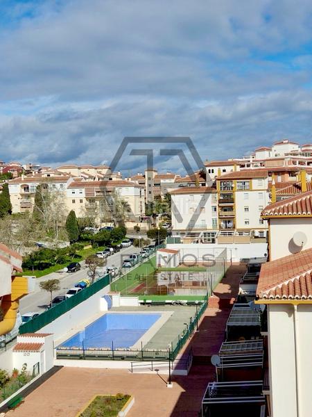 Foto 54fb2ba5-7721-472f-bcf5-f63c9c89868c. Pis amb piscina a Viña Málaga Torre del Mar