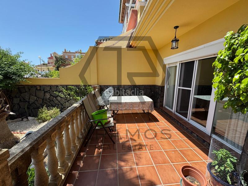 Foto 1644f83f-ef21-45c8-a3bc-4411dbc877fe. Casa adosada magnifico chalet en zona privilegiada de viñamalaga en Torre del Mar
