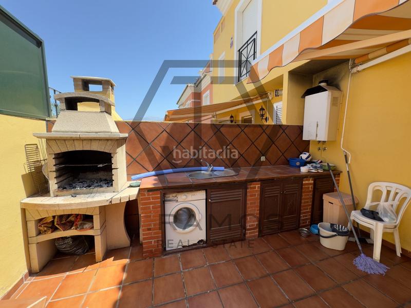 Foto cc8b96ac-0555-484a-8774-9e344f4a60eb. Casa adosada magnifico chalet en zona privilegiada de viñamalaga en Torre del Mar