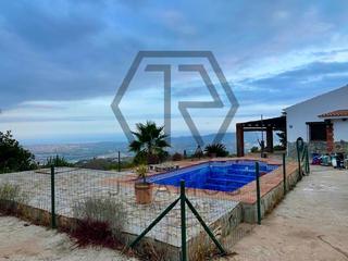 Masia  Almendrilo. Casa con piscina y terreno cultivado en triana