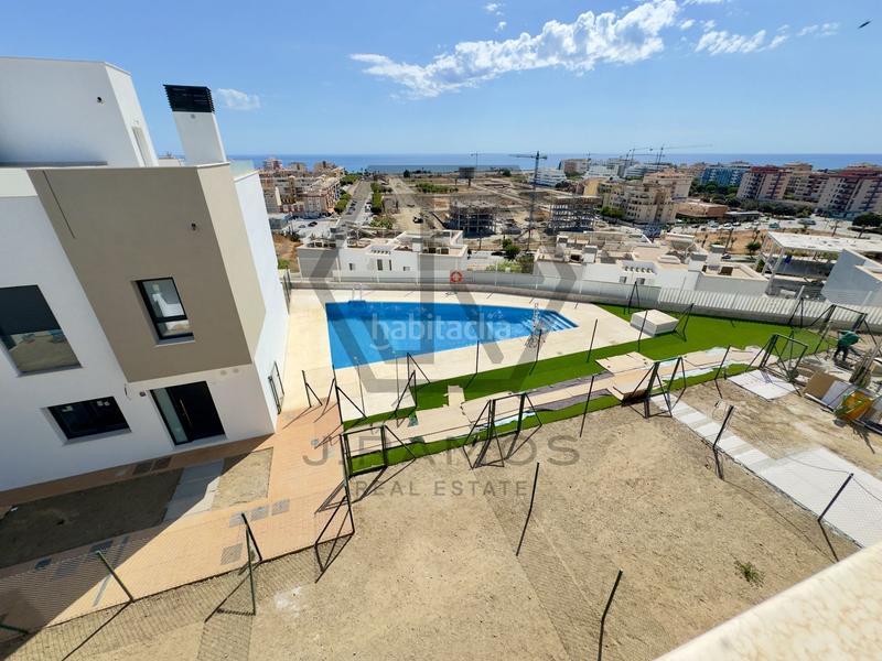 Foto 5845c4f4-54a5-43a1-95c4-e2f940ccc1be. Casa adossada amb calefacció piscina a Viña Málaga Torre del Mar