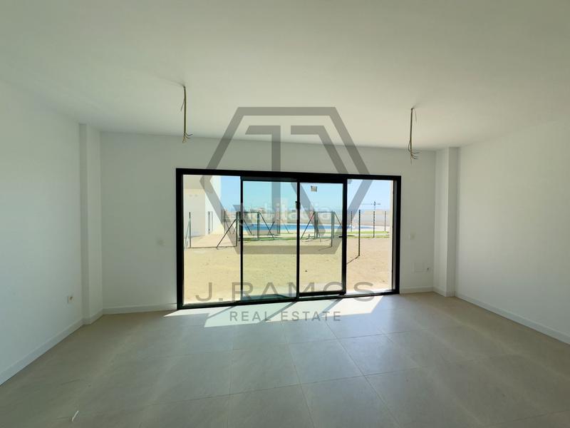 Foto f6cce689-d1f3-45e0-9799-71230ada8318. Casa adossada amb calefacció piscina a Viña Málaga Torre del Mar