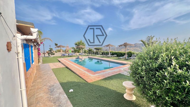 Foto b8bd7400-3470-413f-9226-de3af1271242. Lloguer xalet amb calefacció piscina a Almáchar
