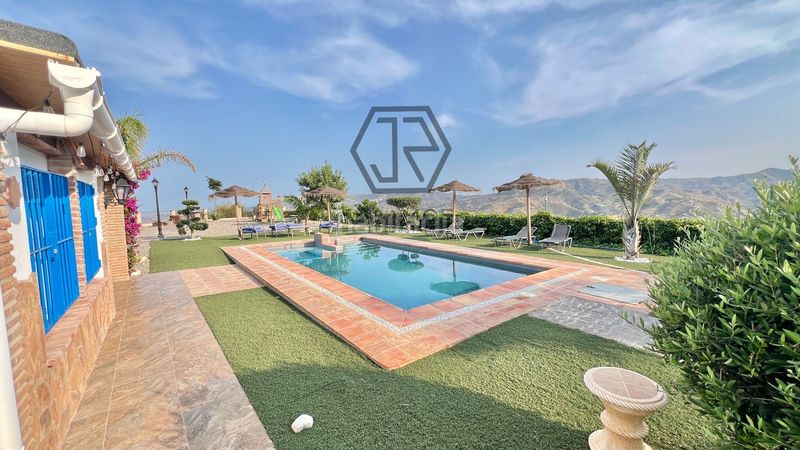 Foto c95d8589-95e3-40f4-a8af-443f70d3ac1c. Lloguer xalet amb calefacció piscina a Almáchar