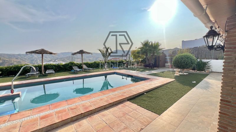 Foto fd8f9521-b300-4349-8185-89228d60bf41. Lloguer xalet amb calefacció piscina a Almáchar