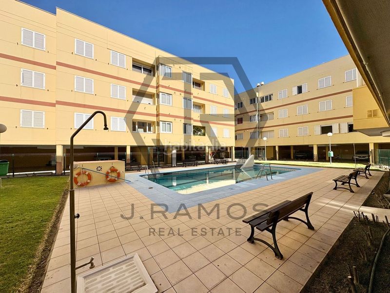 Foto a3c31253-60c6-411d-84d7-2cef256c4b96. Pis amb piscina a Paseo Marítimo de Levante Torre del Mar
