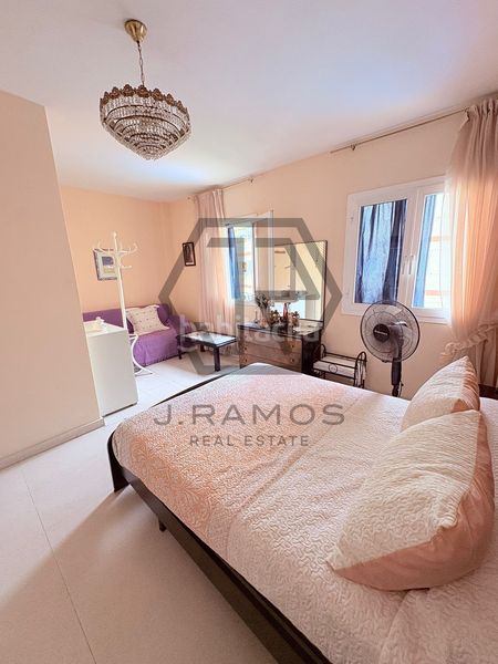 Foto e93c5c25-b85e-415b-8420-a57764e18a00. Pis amb piscina a Paseo Marítimo de Levante Torre del Mar