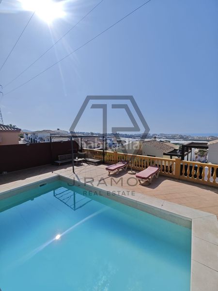 Foto 2447beeb-9937-4b10-adfb-1639d274c363. Casa a Urbanización Santa Rosa Torrox