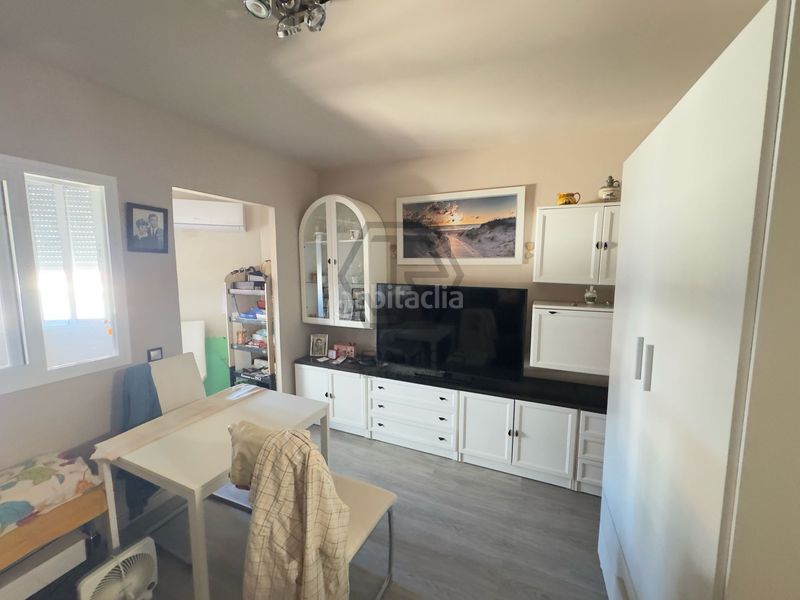 Foto 2516663d-5a87-4882-9244-0fcf7a74be28. Estudi amb piscina a Centro Torre del Mar