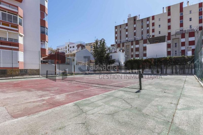 Foto 2624bbae-3204-4617-89ee-48398ab900ae. Estudi amb piscina a Centro Torre del Mar