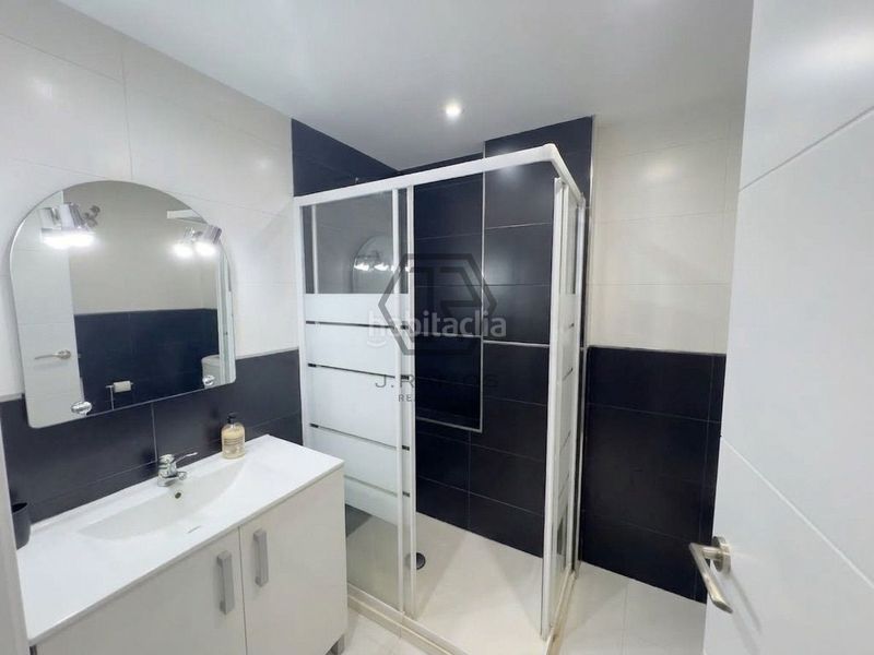 Foto 4d5f42bb-2a8c-43c7-945a-f1268985b125. Estudi amb piscina a Centro Torre del Mar