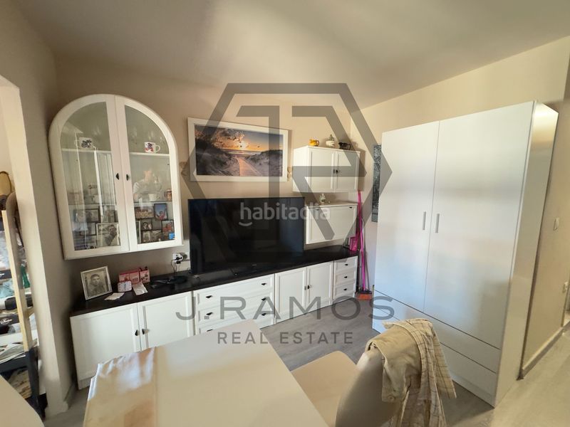 Foto b84aa55e-e619-45d5-83a6-f9aa4ff42c4d. Estudi amb piscina a Centro Torre del Mar