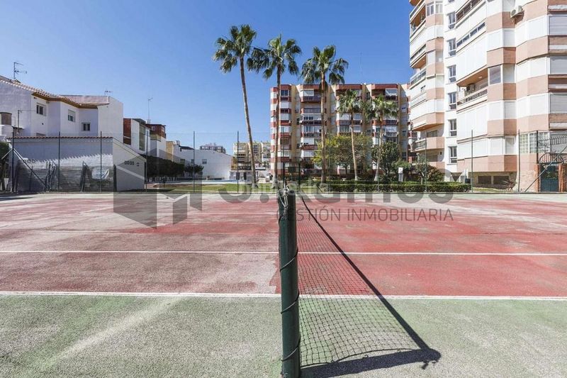 Foto eb811f14-411c-47b5-9eb0-c28ec9b8c2b7. Estudi amb piscina a Centro Torre del Mar
