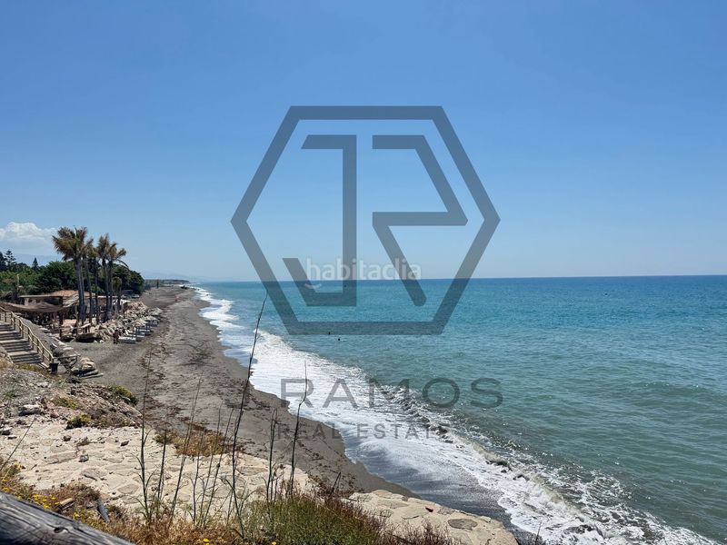 Foto b2befe44-1959-48cc-a2a9-946ab0252b6d. Casa amb piscina a Almayate Bajo