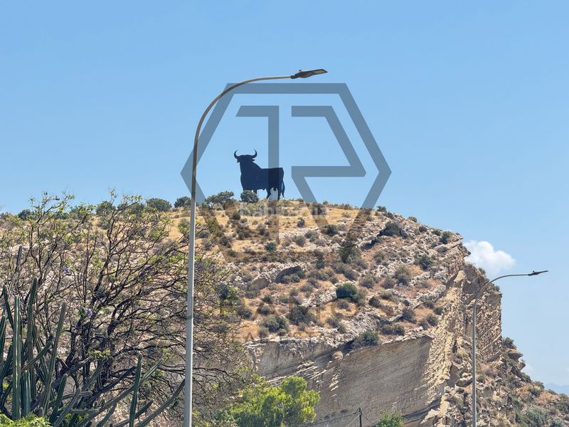 Foto cf89fcbe-fa80-4a44-8d2b-66af7afb24f9. Casa amb piscina a Almayate Bajo
