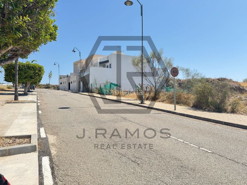 Foto d1fcf86b-65ad-44e1-9aec-ce36583249a3. Casa amb piscina a Almayate Bajo