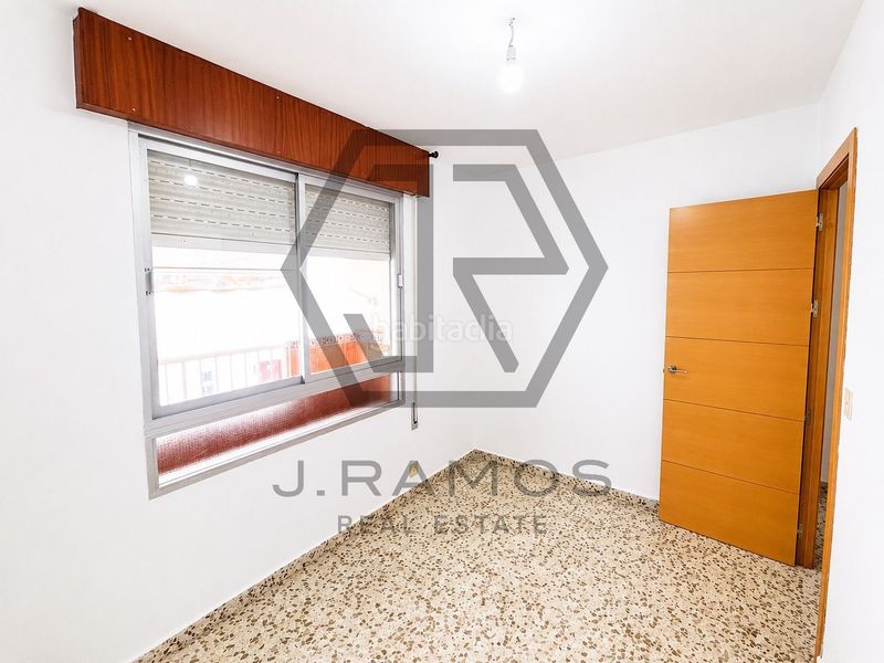Foto b19c5b52-fe64-4364-87f6-89cb9fea7532. Pis a Centro Torre del Mar