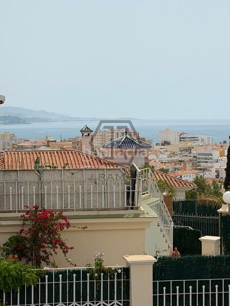 Foto c4eed9bc-bb46-47b3-ad25-1ed50629993b. Casa adossada amb calefacció piscina a Viña Málaga Torre del Mar