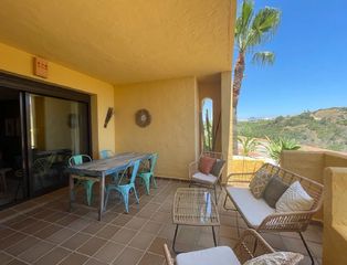 Rent Apartment in Urbanizacion duquesa village 8b. Apartamento con piscina y amplia terraza situado en duquesa vill