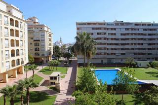 Lloguer Apartament a Avenida juan carlos i 48. Bonito apartamento de tres dormitorios con terraza, situado a 5