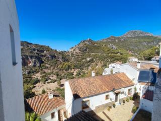 Pis a Calle camachas 47e. Apartamento dúplex situado en el centro del pueblo de casares.