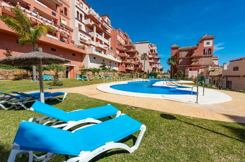 Foto 184d1b0c-03c5-41bb-8116-07b54d41e536. Lloguer apartament a urbanización cármenes los el hacho 568 a Manilva