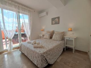 Rent Penthouse in Urbanizacion paraiso de la bahia 1p. Bonito apartamento de tres dormitorios con terraza, situado en c