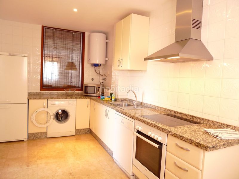 Foto 655a2b28-d17a-4bf1-bf7d-3ca653b6a7b8. Dúplex a calle almendro el 27 a Alcorrín Manilva