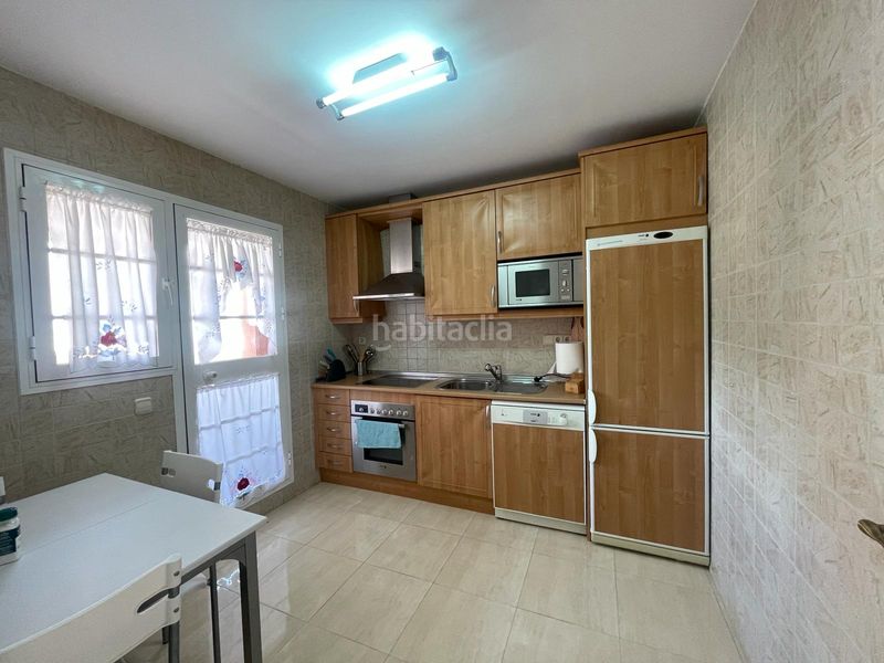 Foto 33f96ee0-8bc2-4d52-8af0-ce8aa275a591. Lloguer apartament a urbanización cármenes los el hacho 135 a Manilva