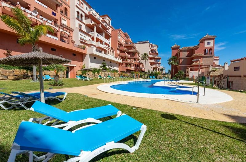 Foto 49357d19-f4b1-44bb-aabb-35b57bbae75a. Lloguer apartament a urbanización cármenes los el hacho 135 a Manilva