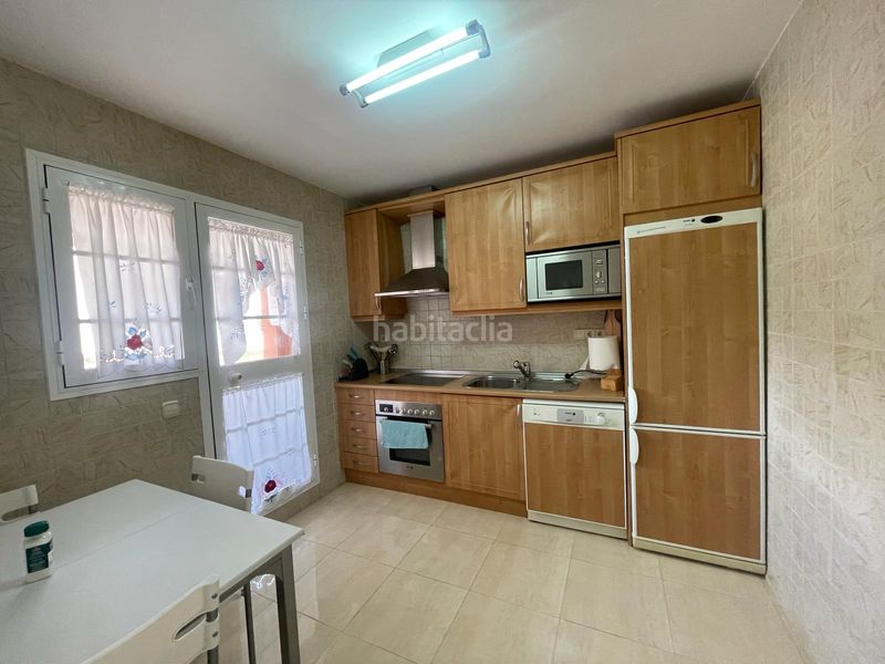 Foto b33c74c3-c61b-4f78-8938-05cfaeb647ce. Lloguer apartament a urbanización cármenes los el hacho 135 a Manilva