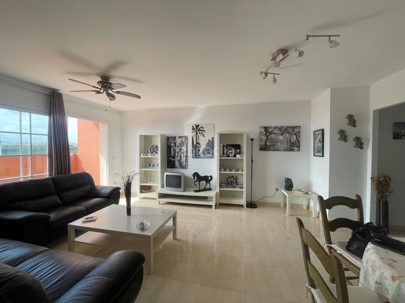 Foto f822f6b4-7b46-4c77-a1ac-b8e256667db1. Lloguer apartament a urbanización cármenes los el hacho 135 a Manilva